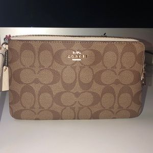 NWT COACH LARGE SIGNATURE WRISTLET